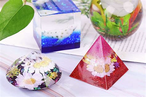 how to make resin art with molds and the importance of choosing the right colors for your project